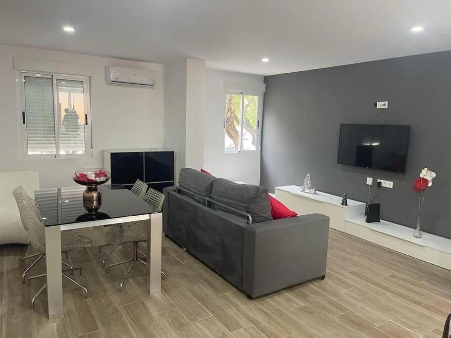 Moderno Apartamento En Elche Bagian luar foto